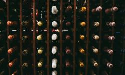 Featured image of post なぜワインは瓶で熟成するのか？ - ガラス瓶が起こした、ワインの『時間革命』